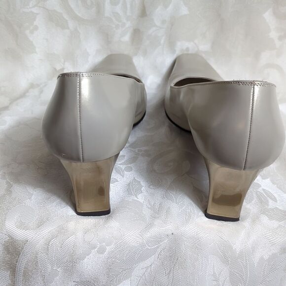 Salvatore Ferragamo Vintage Neutral Opal Tan Metal Heels - Picture 7 of 10